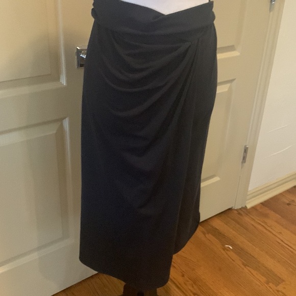 Theory Black Skirt, Size Large - Picture 2 of 6